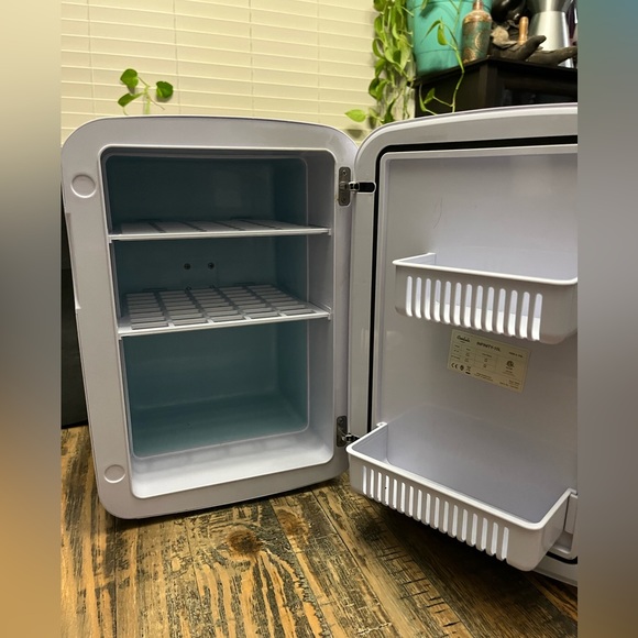 Cooluli Pink Portable Mini Fridge Infinity 15L - Picture 2 of 11